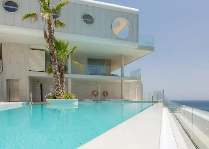 Higuerón Sea Breeze Apartamento *